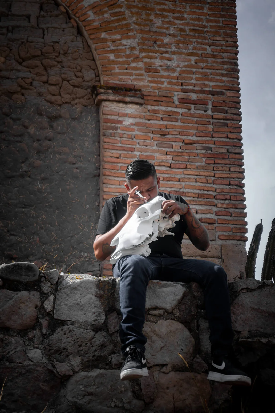 Ricardo Quero working on an artwork in Mitla