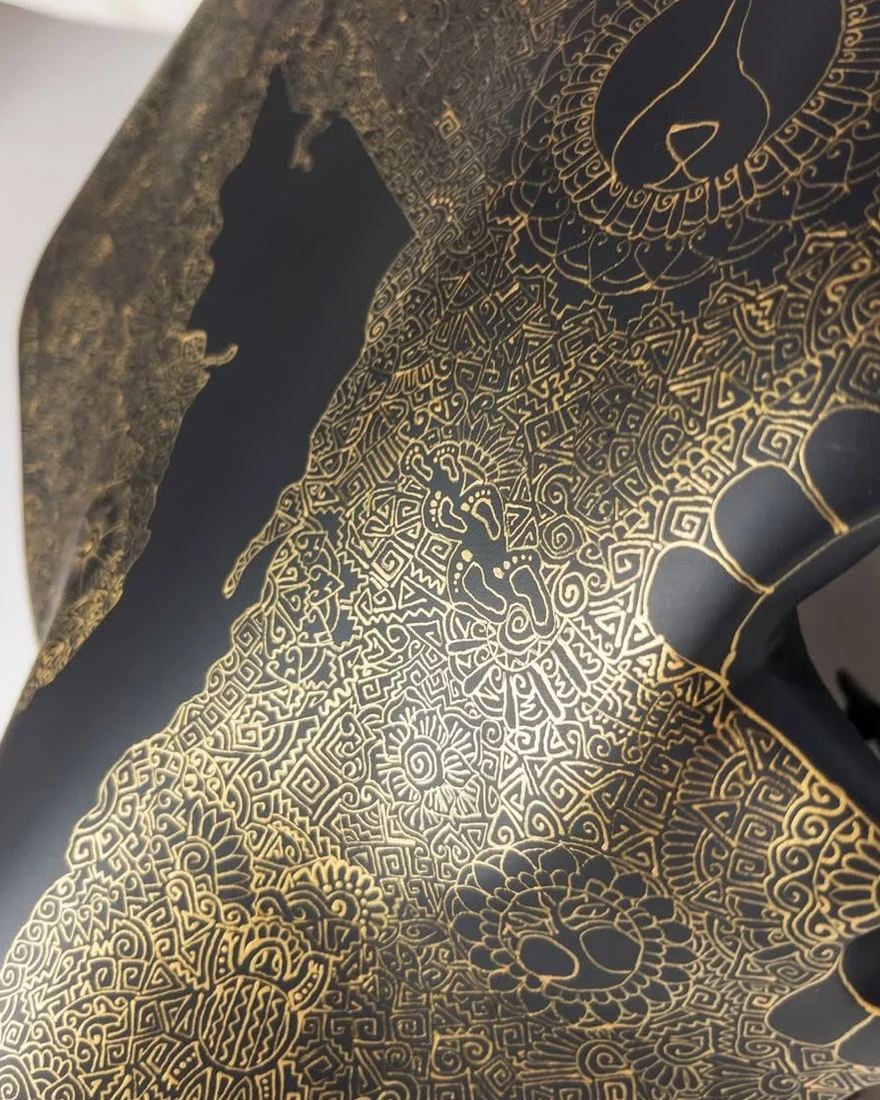 Black and gold commission, view 2